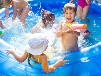 Giochi per bambini in piscina